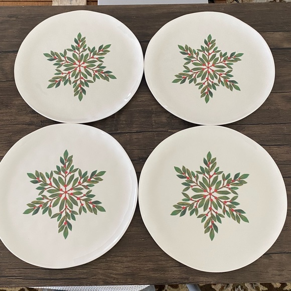 Melamine Holiday Salad/Appetizer Plates. Set of 4. - Picture 1 of 9